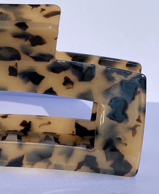 Stacy Acetate Claw Clip - Light Tortoise
