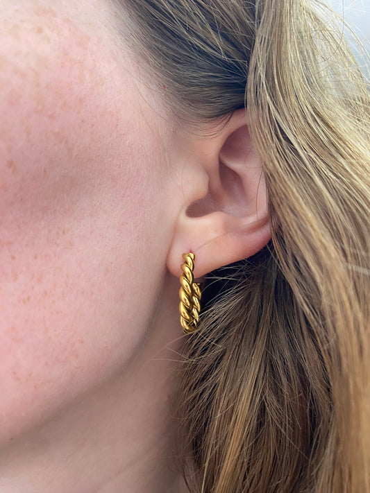 Mia Twisted Hoops - Gold