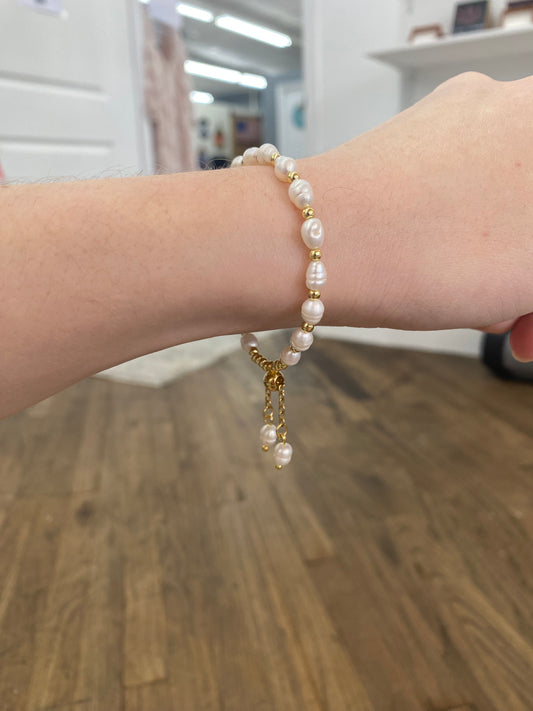 Kelsie String of Pearls Bracelet - Gold